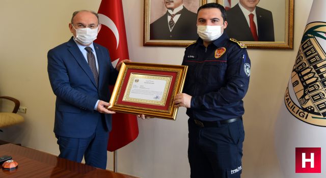 İzmir depreminde görev alan Manisa itfaiyesine başarı belgesi