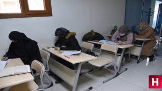 Yunusemre Belediyesi'nden Manisa'da yaşayan Suriyelilere Türkçe eğitimi