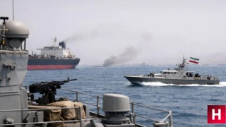 Hürmüz'de 2 gemiye ateş açıldı